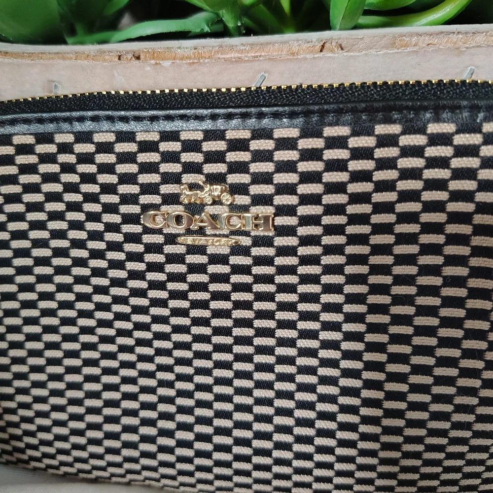 👛Coach Legacy Corner Zip Wristlet F13311 NWOT - Picture 5 of 9